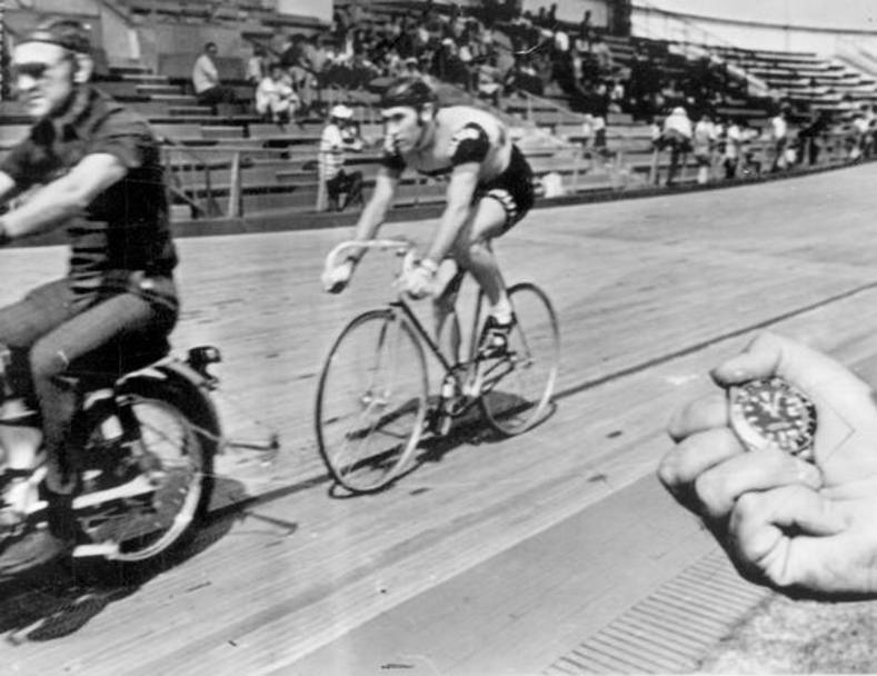 Eddy Merkx il 25 ottobre 1972 a Città del Messico, 49,431 km. (Ap)